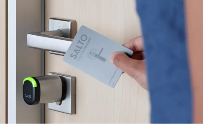 Thiết bị khóa cửa thông minh cho tiện nghi cao cấp